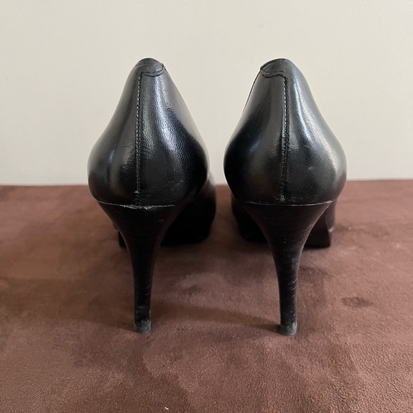 Size 6 Black Nine West heels - Picture 2 of 4